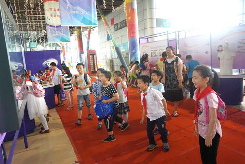 西街小學在我館開展科技創(chuàng)新之旅夏令營活動