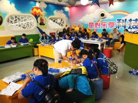 玄武區(qū)在我館開展“七彩夢”公益科技夏令營活動