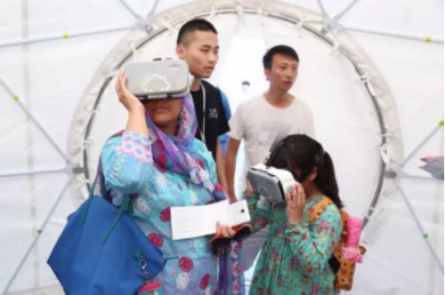 百度人工智能AI大巴駛向南京科技館！