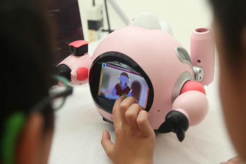 “旅行者號(hào)”AI大巴帶著人工智能駛?cè)肽暇┛萍拣^