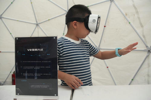 “旅行者號(hào)”AI大巴帶著人工智能駛?cè)肽暇┛萍拣^