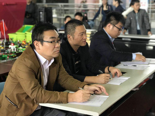 國(guó)慶期間虛擬現(xiàn)實(shí)臨展區(qū)VR無人機(jī)競(jìng)速賽順利開賽