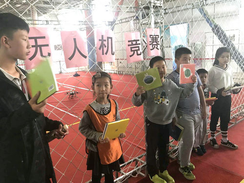 國(guó)慶期間虛擬現(xiàn)實(shí)臨展區(qū)VR無人機(jī)競(jìng)速賽順利開賽