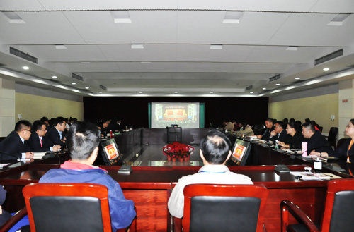 南京科技館干部職工收看十九大開(kāi)幕盛況