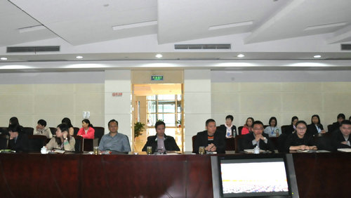 南京科技館干部職工收看十九大開(kāi)幕盛況