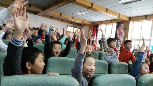 南京科技館實驗秀《-196℃的誘惑》亮相校園掀熱潮