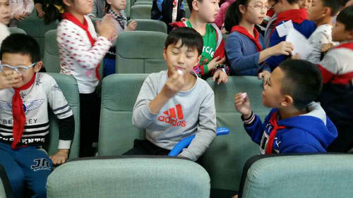 南京科技館實驗秀《-196℃的誘惑》亮相校園掀熱潮