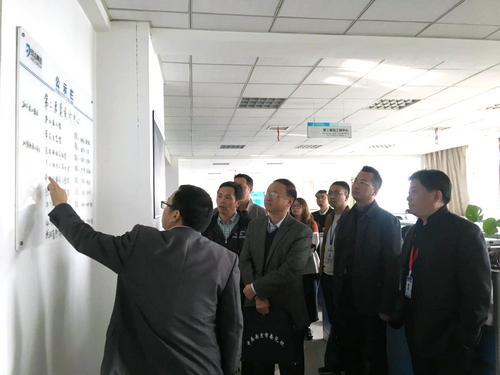 市科協(xié)莊文輝副主席率展區(qū)改造小組赴合肥展品公司考察