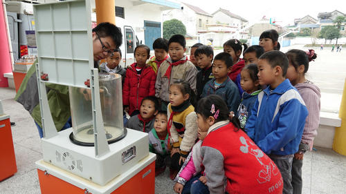 科普惠民走基層 大篷車開進鄉(xiāng)村“袖珍”小學(xué)