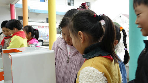 科普惠民走基層 大篷車開進鄉(xiāng)村“袖珍”小學(xué)
