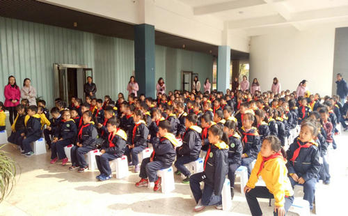 南京科技館科學(xué)課《紙堅(jiān)強(qiáng)》首進(jìn)南京青奧村小學(xué)