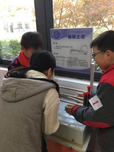 我館科普大篷車走進(jìn)金陵小學(xué)