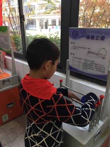 我館科普大篷車走進(jìn)金陵小學(xué)