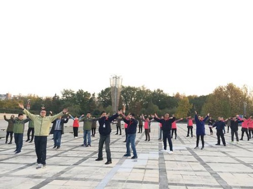 南京科技館組織員工齊做廣播體操