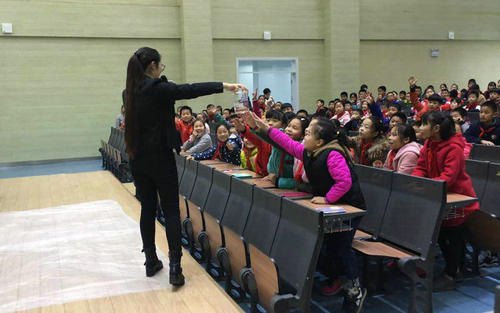 南京科技館實(shí)驗(yàn)秀《勇敢者游戲》亮相 “館校合作”項(xiàng)目