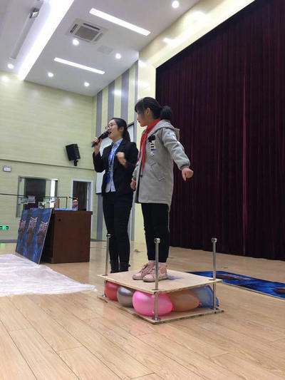 南京科技館實(shí)驗(yàn)秀《勇敢者游戲》亮相 “館校合作”項(xiàng)目