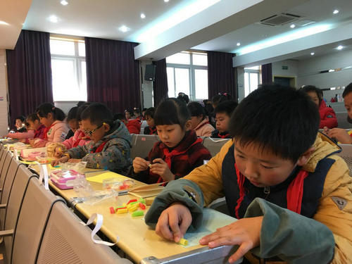 南京科技館科學(xué)教育活動(dòng)走進(jìn)海英小學(xué)