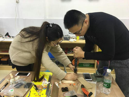 我館展教部一行人赴秦淮區(qū)少年宮交流學(xué)習(xí)