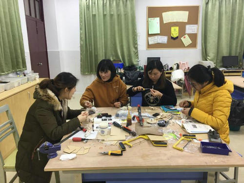 我館展教部一行人赴秦淮區(qū)少年宮交流學(xué)習(xí)