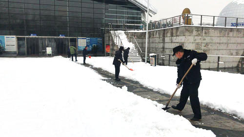 瑞雪兆豐年，勞動展風采——南京科技館開展掃雪活動