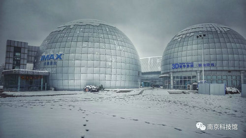 雪中的南京科技館，雪中的你們