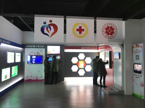 紅十字展區(qū)建成交接儀式