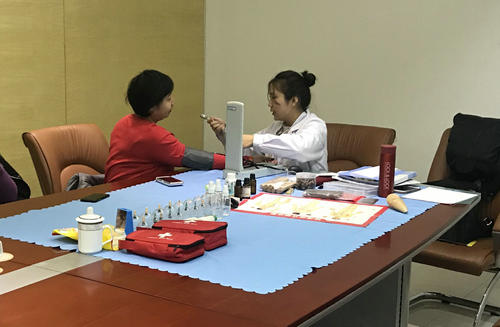 我館開展“學(xué)雷鋒樹新風(fēng)”免費(fèi)義診活動(dòng)