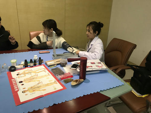 我館開展“學(xué)雷鋒樹新風(fēng)”免費(fèi)義診活動(dòng)