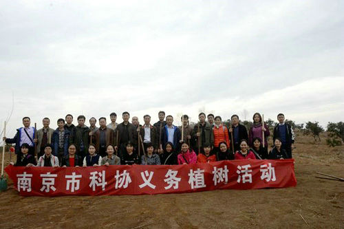 科技館支部赴溧水參加義務(wù)植樹暨紅色教育活動(dòng)
