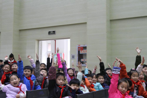 科學(xué)實(shí)驗(yàn)秀《水魔法學(xué)院》走進(jìn)岱山實(shí)小