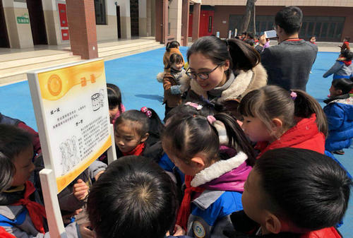 科普大篷車走進(jìn)南京市青秀城小學(xué)