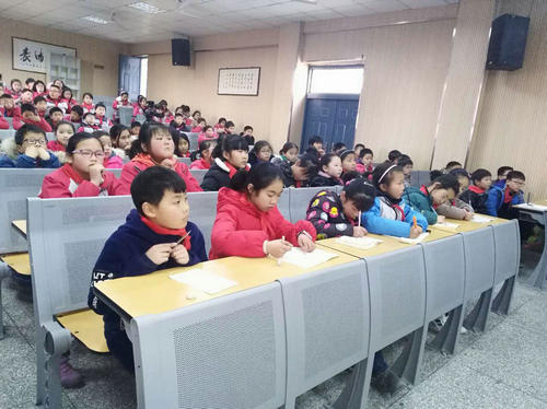 科學(xué)實(shí)驗(yàn)秀《挑戰(zhàn)不可能》走進(jìn)烏江學(xué)校