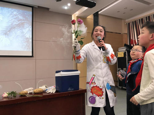 科學(xué)實(shí)驗(yàn)秀《-196°C的誘惑》再進(jìn)校園