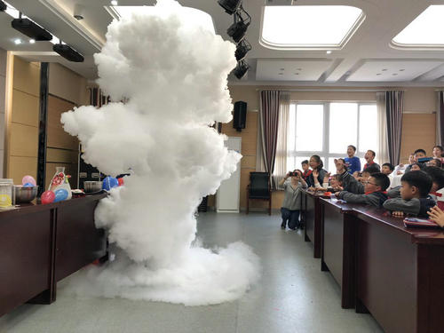 科學(xué)實(shí)驗(yàn)秀《-196°C的誘惑》再進(jìn)校園