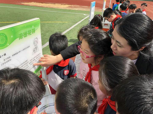 我館科普大篷車攜手科學(xué)實驗秀走進(jìn)岱山實小