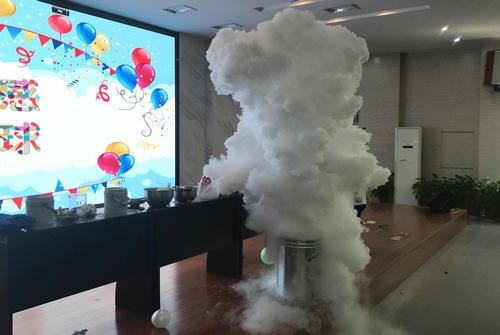 《-196℃的誘惑》助陣金陵中學(xué)實驗小學(xué)科技節(jié)