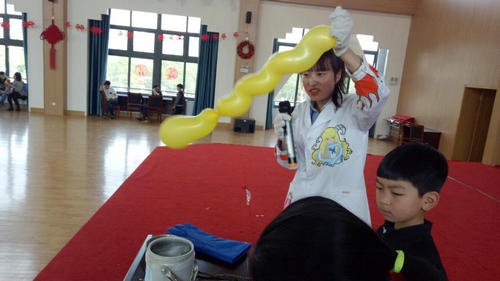 實驗秀《-196°C的誘惑》助力南京致遠(yuǎn)外校小紅花分?？萍脊?jié)