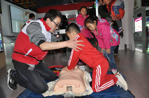 《災(zāi)難來(lái)臨》MV在南京科技館首映