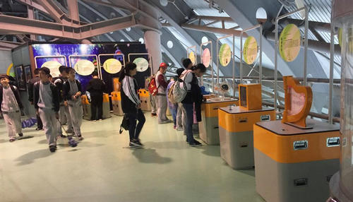 明星滾球喬遷，更上一層樓