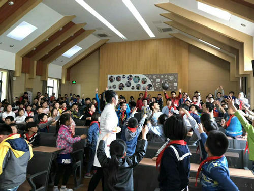 實(shí)驗(yàn)秀《-196°C的誘惑》走進(jìn)光華東街小學(xué)