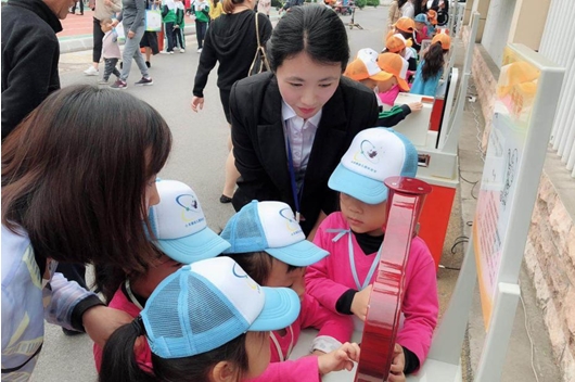 南京科技館科普大篷車走進(jìn)小天鵝幼兒園