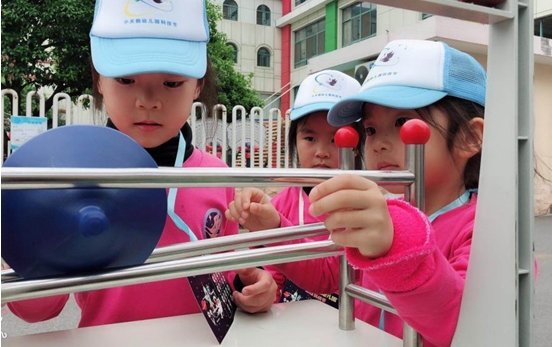 南京科技館科普大篷車走進(jìn)小天鵝幼兒園