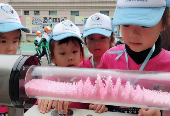 南京科技館科普大篷車走進(jìn)小天鵝幼兒園