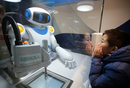 二樓：“能源與環(huán)境”、“機器人世界”、“信息與技術”