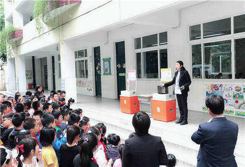 科技館大篷車走進(jìn)礪志實(shí)驗(yàn)小學(xué)