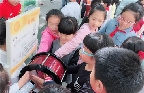 科技館大篷車走進(jìn)礪志實(shí)驗(yàn)小學(xué)