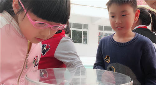 科技館大篷車走進(jìn)礪志實(shí)驗(yàn)小學(xué)