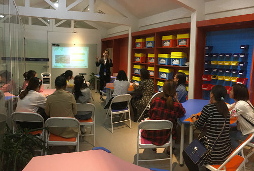 我館面向幼兒教師開展地震逃生技能培訓(xùn)