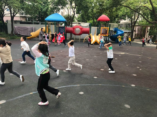 我館面向幼兒教師開展地震逃生技能培訓(xùn)