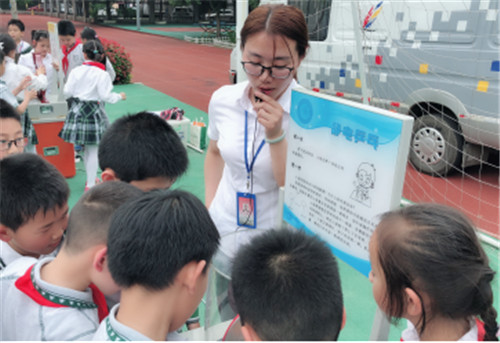 車載科普教育活動(dòng)亮相樹人小學(xué)